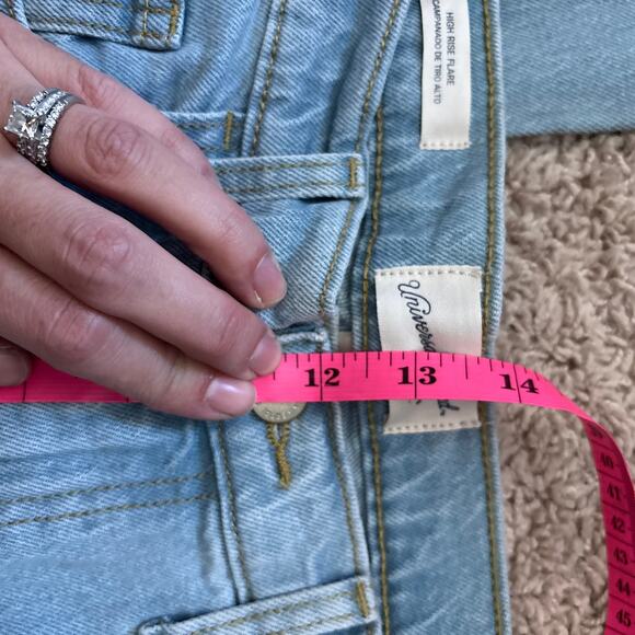 NWT Universal Thread High Rise Flare Leg Jeans Blue Light Wash Women's 12 Short - Picture 5 of 6